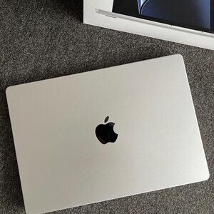 APPLE MACBOOK AIR A2681 (2022) M2 2.4GHz 500GB SSD 24GB RAM OS SONOMA